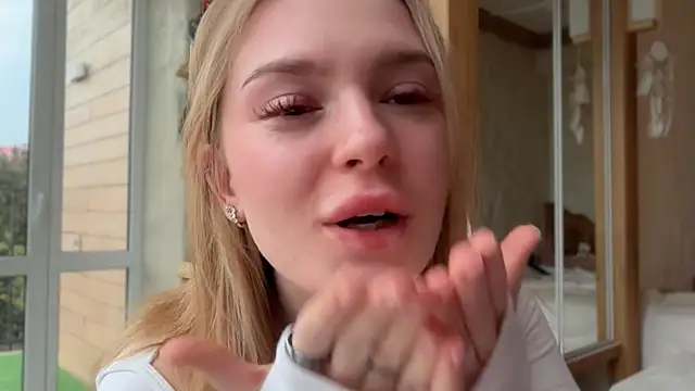 cyberl0ve  online show from 18, 4, 2026