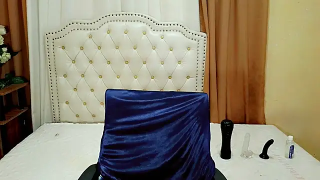 Seductive sophie online show from 27, 6, 2026