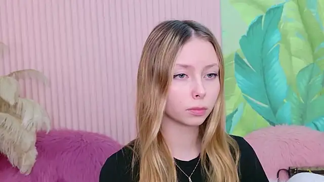 Snapshot of Tessa_Cross chatting on 3, 3, 2026 Tessa Cross online show from 3, 3, 2026