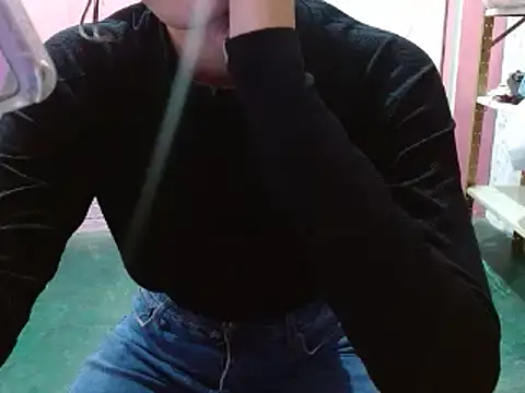 lolit cat online show from 8, 4, 2026