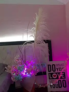 Emily Roussee online show from 24, 3, 2026