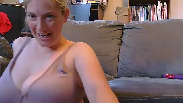 Snapshot of MistyMountains96 chatting on 15, 6, 2026 MistyMountains96 online show from 15, 6, 2026