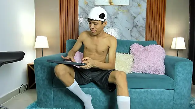 SKINNY BOYXXX online show from 6, 3, 2026