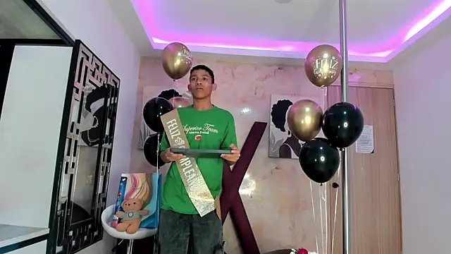 SKINNY BOYXXX online show from 15, 4, 2026