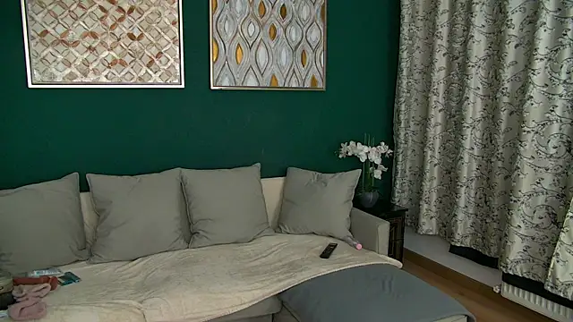 SkinnyNatty online show from 5, 4, 2026