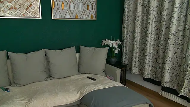 SkinnyNatty online show from 7, 4, 2026