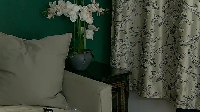 Snapshot of SkinnyNatty chatting on 2, 5, 2026 SkinnyNatty online show from 2, 5, 2026