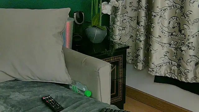 Snapshot of SkinnyNatty chatting on 27, 5, 2026 SkinnyNatty online show from 27, 5, 2026