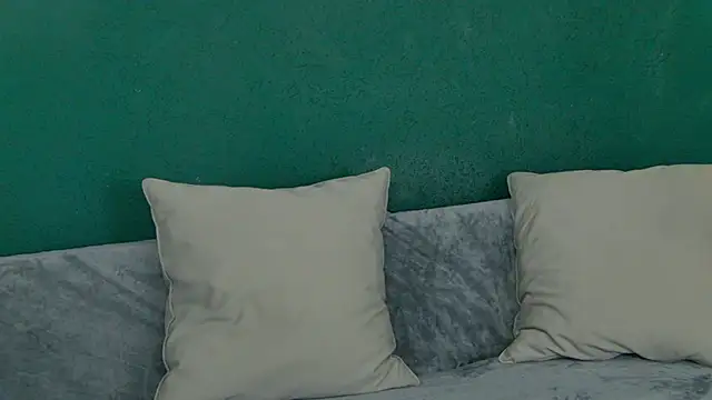 Snapshot of SkinnyNatty chatting on 7, 6, 2026 SkinnyNatty online show from 7, 6, 2026