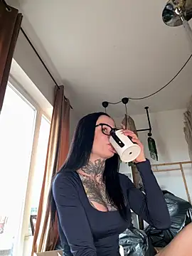 SkinnyLilly online show from 12, 4, 2026