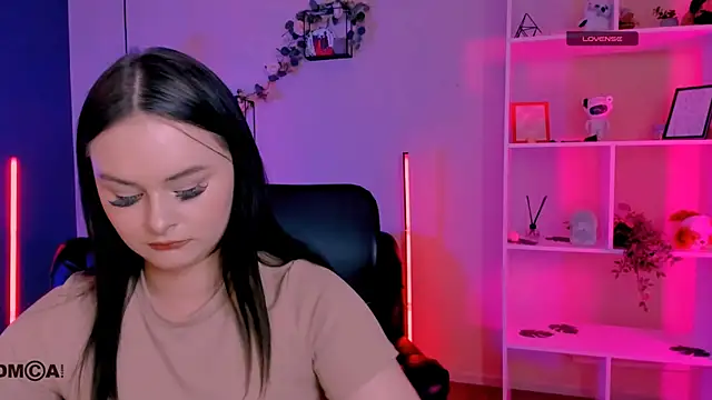 Snapshot of miss_courtney_ chatting on 7, 5, 2026 miss courtney online show from 7, 5, 2026