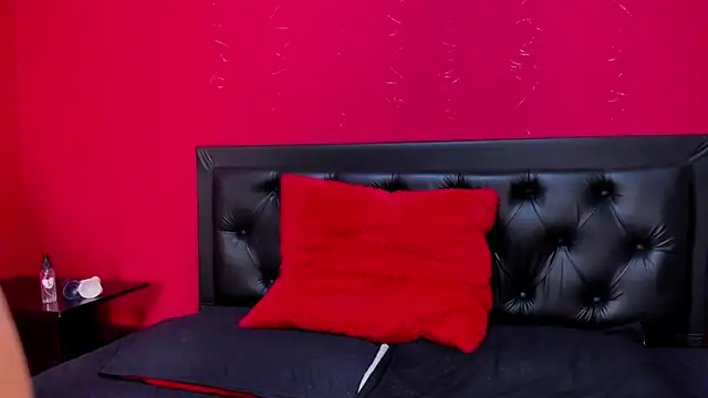 Snapshot of ailyn-14 chatting on 3, 3, 2026 ailyn-14 online show from 3, 3, 2026