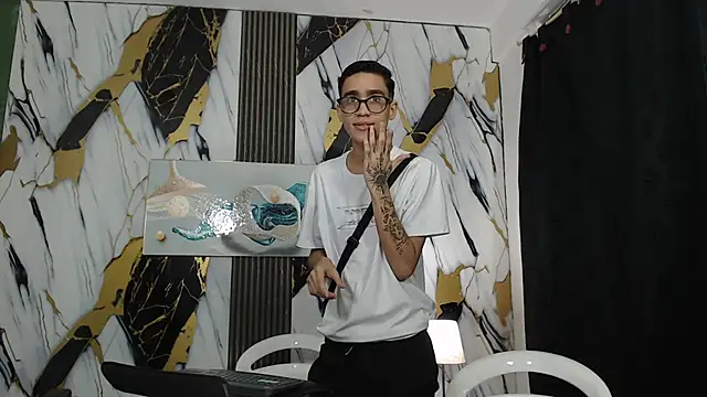 SKYN MAN online show from 18, 4, 2026