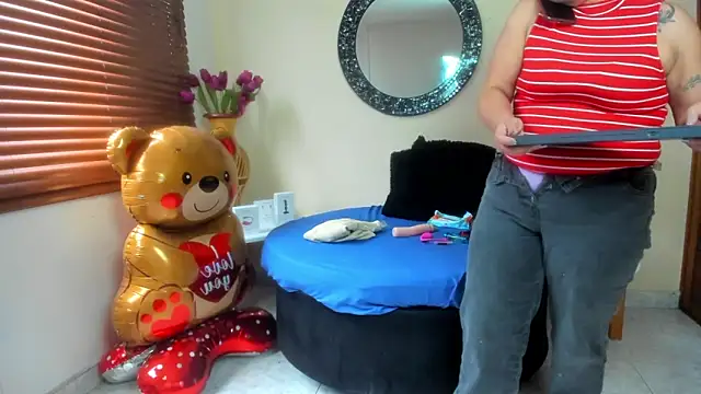 Maye Milf  online show from 24, 3, 2026