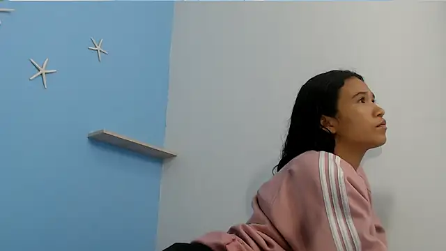 Snapshot of zoecute5817 chatting on 28, 5, 2026 zoecute5817 online show from 28, 5, 2026