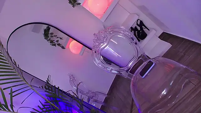 dalilathoms  online show from 6, 4, 2026