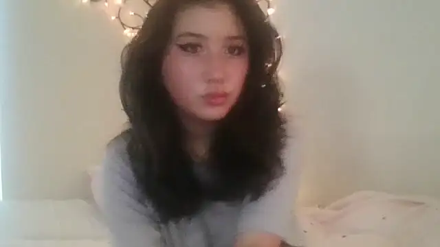 Snapshot of Silverbabyyy2007 chatting on 28, 6, 2026 Silverbabyyy2007 online show from 28, 6, 2026
