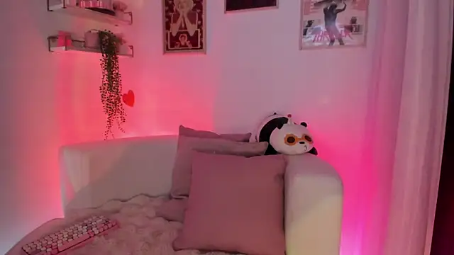 Snapshot of Ally_belle chatting on 8, 4, 2026 Ally belle online show from 8, 4, 2026