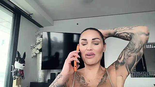 AMBER HARD online show from 10, 4, 2026