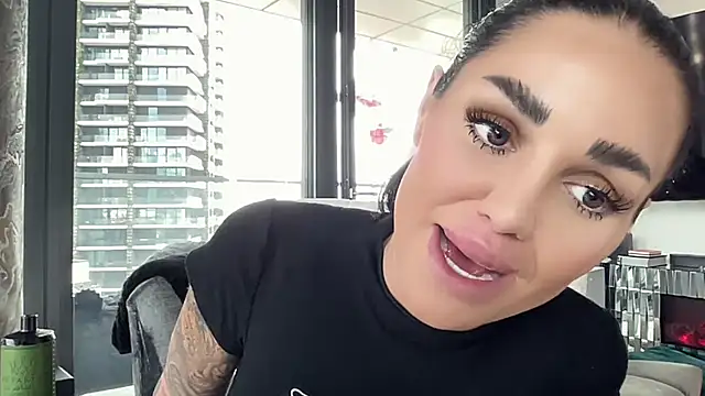 AMBER HARD online show from 1, 6, 2026