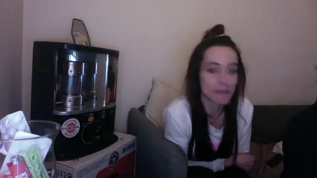 Snapshot of chiara-mario chatting on 4, 3, 2026 chiara-mario online show from 4, 3, 2026