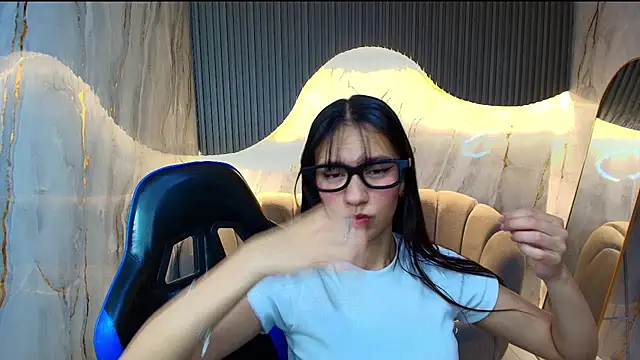 candy sky r online show from 22, 4, 2026