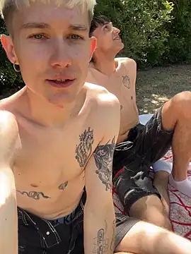 AlphaTwinks online show from 4, 4, 2026