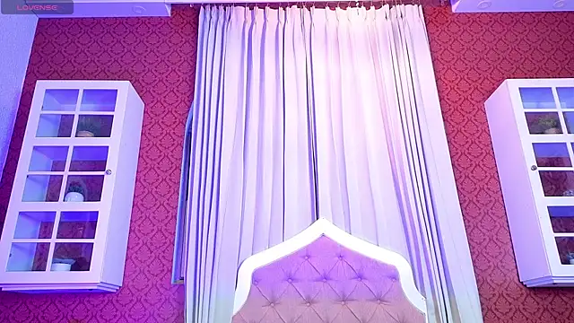 Sienna Dark online show from 13, 4, 2026