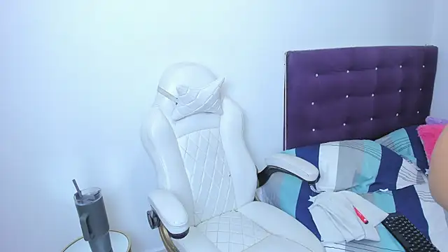 madelinesquirt online show from 24, 3, 2026