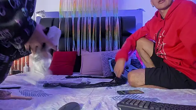 dalhia and hades online show from 2, 4, 2026