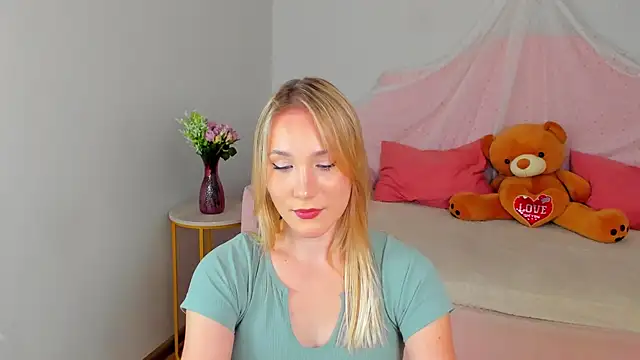 Snapshot of ElaraVoltage chatting on 11, 7, 2026 ElaraVoltage online show from 11, 7, 2026