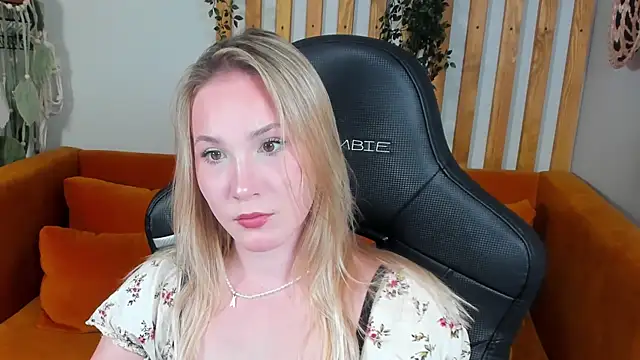 Snapshot of ElaraVoltage chatting on 14, 7, 2026 ElaraVoltage online show from 14, 7, 2026