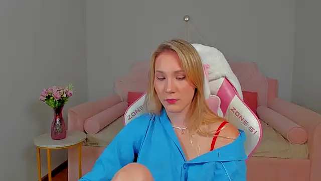 Snapshot of ElaraVoltage chatting on 24, 7, 2026 ElaraVoltage online show from 24, 7, 2026