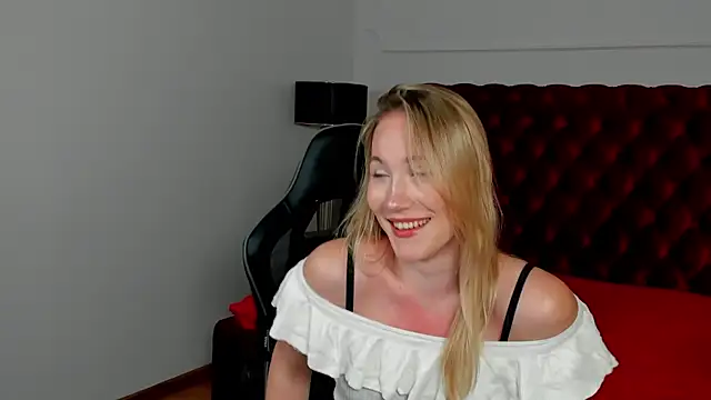 Snapshot of ElaraVoltage chatting on 28, 7, 2026 ElaraVoltage online show from 28, 7, 2026