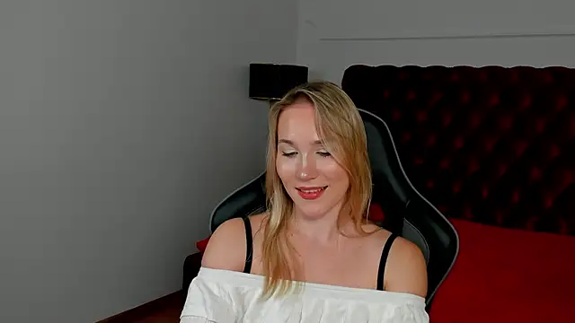 Snapshot of ElaraVoltage chatting on 28, 7, 2026 ElaraVoltage online show from 28, 7, 2026
