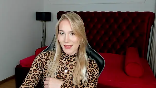 Snapshot of ElaraVoltage chatting on 3, 8, 2026 ElaraVoltage online show from 3, 8, 2026