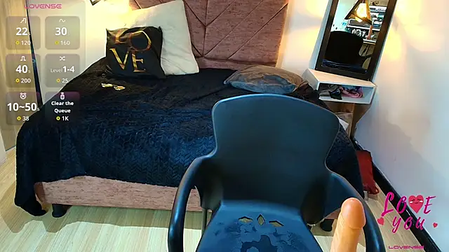 Amanda Fox   online show from 2, 4, 2026