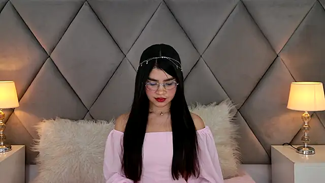OliviaDiaz online show from 7, 6, 2026