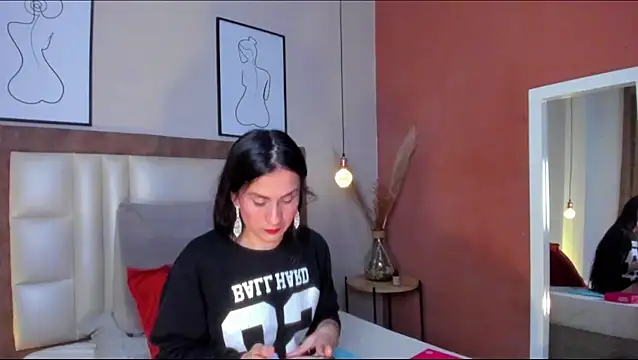 TinnaMoon online show from 12, 4, 2026