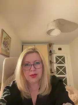 Snapshot of JanieLight53 chatting on 13, 5, 2026 JanieLight53 online show from 13, 5, 2026
