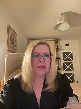 Snapshot of JanieLight53 chatting on 17, 5, 2026 JanieLight53 online show from 17, 5, 2026