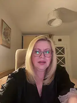 Snapshot of JanieLight53 chatting on 19, 5, 2026 JanieLight53 online show from 19, 5, 2026