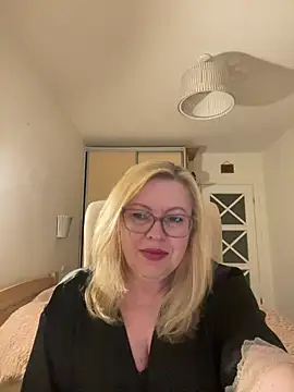 Snapshot of JanieLight53 chatting on 22, 5, 2026 JanieLight53 online show from 22, 5, 2026