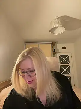 Snapshot of JanieLight53 chatting on 23, 5, 2026 JanieLight53 online show from 23, 5, 2026