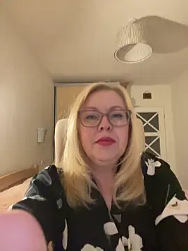 Snapshot of JanieLight53 chatting on 26, 5, 2026 JanieLight53 online show from 26, 5, 2026