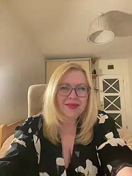 Snapshot of JanieLight53 chatting on 27, 5, 2026 JanieLight53 online show from 27, 5, 2026