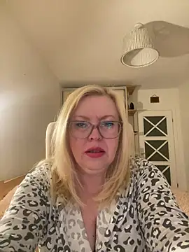 Snapshot of JanieLight53 chatting on 28, 5, 2026 JanieLight53 online show from 28, 5, 2026