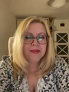 Snapshot of JanieLight53 chatting on 3, 6, 2026 JanieLight53 online show from 3, 6, 2026