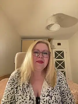 Snapshot of JanieLight53 chatting on 6, 6, 2026 JanieLight53 online show from 6, 6, 2026
