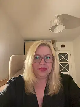 Snapshot of JanieLight53 chatting on 7, 6, 2026 JanieLight53 online show from 7, 6, 2026
